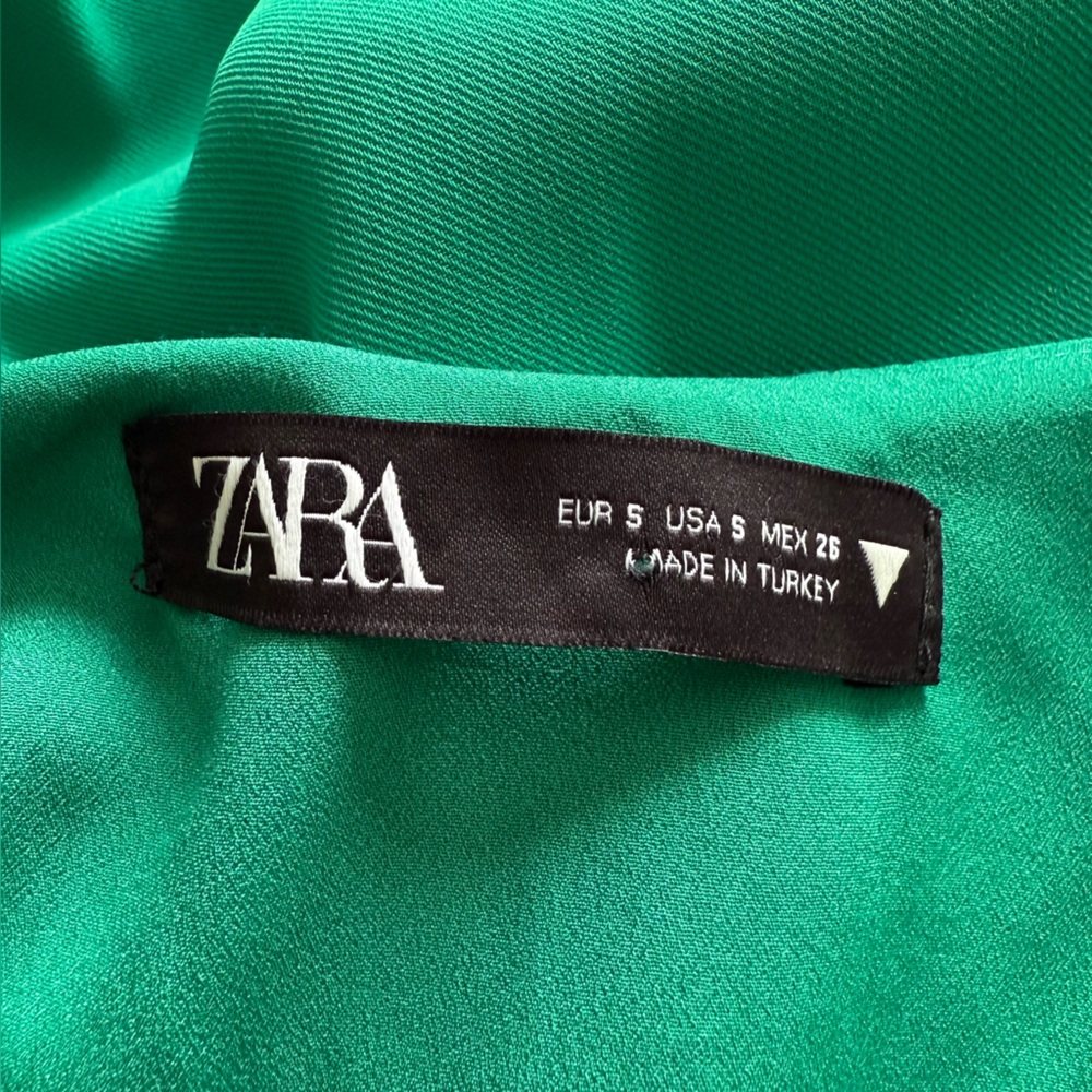 Zara Green Short Puff-Sleeve V-Neck Mini Dress - Picture 4 of 4